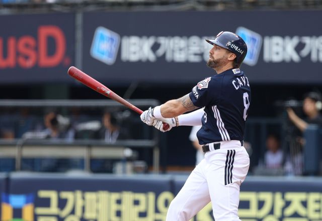 두산 베어스 외국인 타자 제이크 케이브가 21일 서울 잠실야구장에서 열린 2025 신한 SOL Bank KBO리그 LG 트윈스와의 팀 간 7차전에서 4회초 2타점 2루타를 기록했다. 사진 두산 베어스