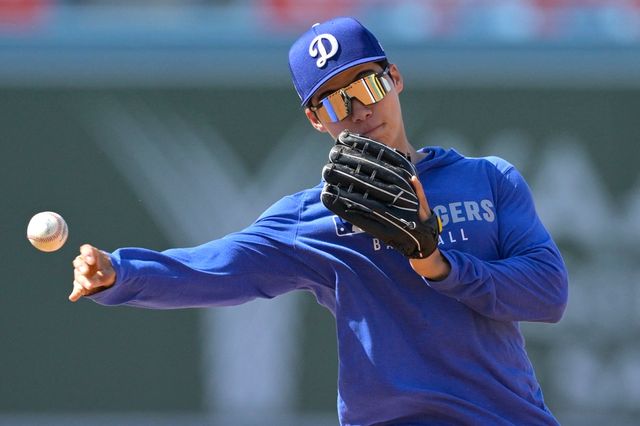 LA 다저스 김혜성이 지난 20일 미국 메이저리그 샌디에이고 파드리스와의 경기를 앞두고 훈련에 임하고 있다. REUTERS 연합뉴스