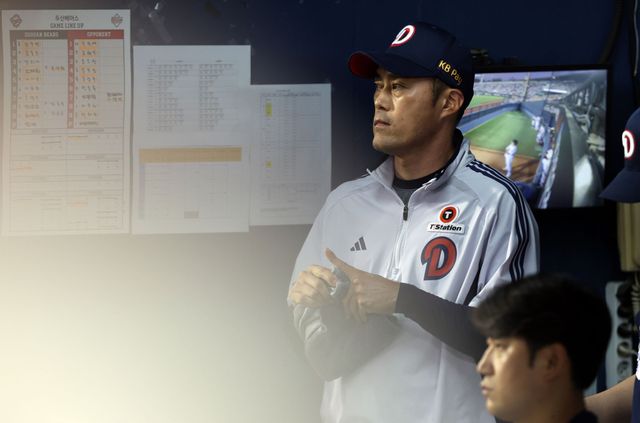 조성환 감독 대행이 이끄는 두산 베어스가 21일 서울 잠실야구장에서 열린 2025 신한 SOL Bank KBO리그 LG 트윈스와의 팀 간 7차전에서 6-5로 이겼다. 사진 두산 베어스