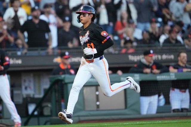 샌프란시스코 자이언츠 이정후가 20일(이하 한국시간) 샌프란시스코 오라클파크에서 2025 메이저리그 보스턴 레드삭스와의 홈경기에서 데뷔 첫 5번타자로 선발 출전한다. 6월 타율이 1할대에 그치는 등 최근 슬럼프에 빠진 이정후는 7번까지 타순이 내려갔다 중심타선의 기회를 얻었다. AP연합뉴스