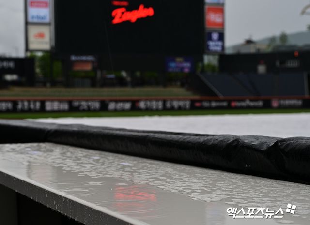 키움 히어로즈와 한화 이글스는 21일 대전 한화생명 볼파크에서 2025 신한 SOL Bank KBO리그 시즌 7차전 경기를 치를 예정이었다. 그러나 계속되는 장맛비에 두 팀은 이틀 연속 휴식을 취하게 됐다. 엑스포츠뉴스DB