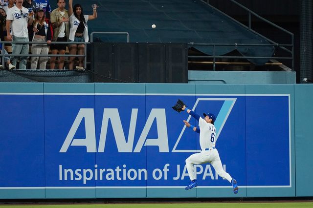 LA 다저스 김혜성이 지난 20일 미국 메이저리그 샌디에이고 파드리스전에 출전해 중견수 수비에 임하고 있다. AP 연합뉴스