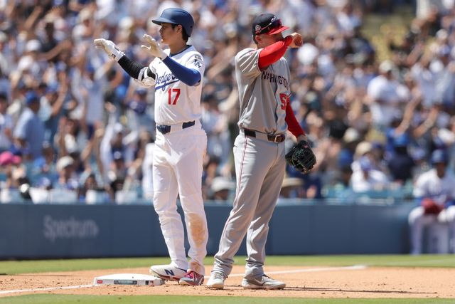 23일 미국 캘리포니아주 로스앤젤레스의 다저스타디움에서 열린 2025 미국프로야구 메이저리그(MLB) 워싱턴 내셔널스와 LA 다저스의 경기, 다저스 오타니가 선발투수로 나와 1이닝 무피안타 2탈삼진 무실점을 기록했다. 이후 타자로 계속 경기를 소화하면서 4타수 2안타(1홈런) 5타점 1볼넷 3득점을 올렸다. AP 연합뉴스