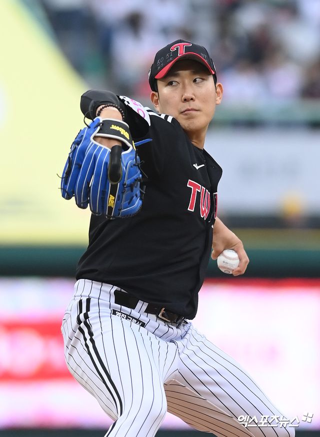 LG 트윈스 좌완 손주영이 21일 서울 잠실야구장에서 열린 2025 신한 SOL Bank KBO리그 두산 베어스와의 팀 간 7차전에 6회초 구원 등판, ⅓이닝 3피안타 2실점으로 패전투수가 됐다. 사진 엑스포츠뉴스 DB