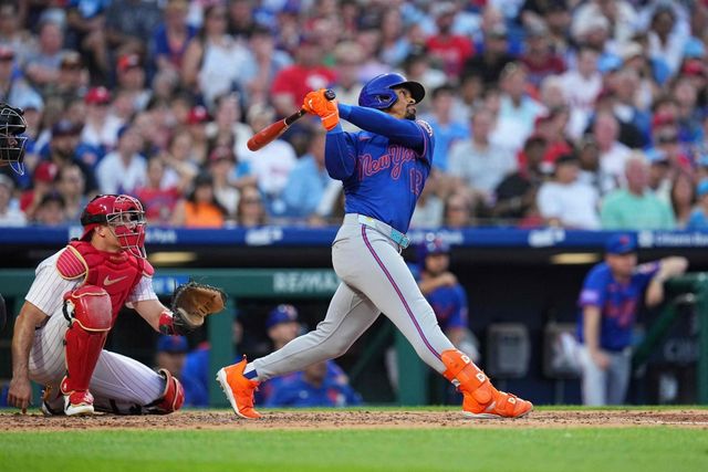 22일 미국 펜실베이니아주 필라델피아의 시티즌스뱅크파크에서 열린 2025 미국프로야구 메이저리그(MLB) 뉴욕 메츠와 필라델피아 필리스의 경기, 메츠가 11:4로 승리하면서 7연패를 끊었다. 3회초 무사 메츠 린도어가 홈런을 치고 있다. AFP 연합뉴스