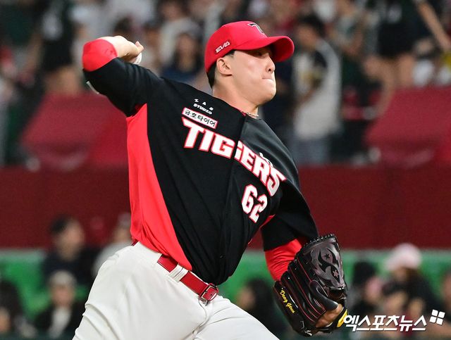 21일 오후 인천SSG랜더스필드에서 열린 '2025 신한 SOL Bank KBO리그' KIA 타이거즈와 SSG 랜더스의 경기, 9회말 KIA 정해영이 공을 힘차게 던지고 있다. 엑스포츠뉴스 DB