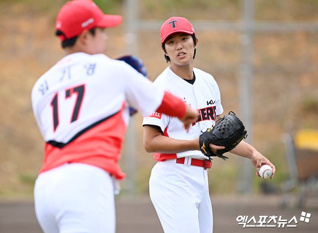 KIA 타이거즈 이의리가 22일 함평-KIA챌린저스필드에서 열린 2025 메디힐 KBO 퓨처스리그 두산 베어스와의 홈경기에 선발 등판해 2이닝 2피안타 4탈삼진 1사사구 1실점(비자책)을 기록했다. 39구를 던졌으며, 최고구속 151km/h를 나타냈다. 이의리의 투구 내용에 관해 보고를 받은 이범호 KIA 감독은 순조로운 복귀 준비에 만족감을 나타냈다. 엑스포츠뉴스 DB