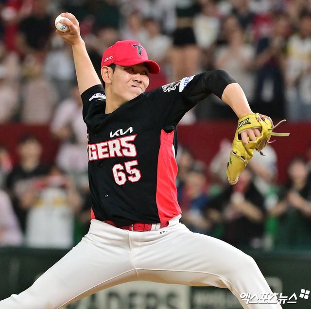 KIA 타이거즈 성영탁이 21일 인천SSG랜더스필드에서 열린 2025 신한 SOL Bank KBO리그 SSG 랜더스와의 시즌 6차전에 구원 등판해 1⅔이닝 1피안타 무사사구 1탈삼진 무실점을 기록했다. 성영탁의 데뷔 후 연속 이닝 무실점 기록은 17⅓이닝으로 늘었다. 엑스포츠뉴스 DB