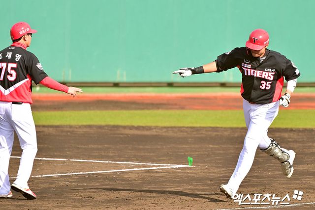 22일 오후 인천SSG랜더스필드에서 열린 '2025 신한 SOL Bank KBO리그' KIA 타이거즈와 SSG 랜더스의 경기, KIA가 5:4로 승리하면서 시즌 첫 6연승을 달성했다. 김석환은 8회초 1사 1루에서 대타로 나와 투런포를 날리며 팀 승리에 힘을 보탰다. 엑스포츠뉴스 DB