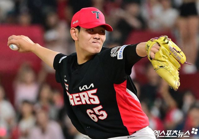 KIA 타이거즈 성영탁이 21일 인천SSG랜더스필드에서 열린 2025 신한 SOL Bank KBO리그 SSG 랜더스와의 시즌 6차전에 구원 등판해 1⅔이닝 1피안타 무사사구 1탈삼진 무실점을 기록했다. 성영탁의 데뷔 후 연속 이닝 무실점 기록은 17⅓이닝으로 늘었다. 엑스포츠뉴스 DB