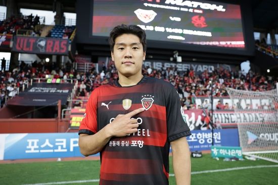 포항은 23일 보도자료를 통해 박승욱, 이호재, 이태석은 함께 태극마크를 달고 다음 달 7일부터 열리는 ‘2025 동아시아축구연맹(EAFF) E-1 풋볼 챔피언십’에 출전한다라고 알렸다.