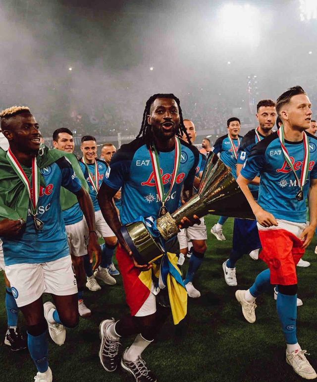 스페인 매체 '렐레보' 기자 마테오 모레토가 23일(한국시간) 자신의 유튜브 채널을 통해 이강인의 차기 행선지가 조만간 공개될 거라고 보도했다.&nbsp;나폴리