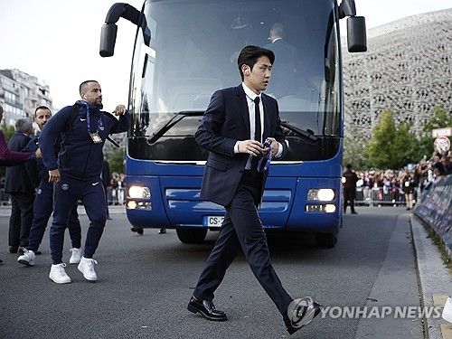 스페인 매체 '렐레보' 기자 마테오 모레토가 23일(한국시간) 자신의 유튜브 채널을 통해 이강인의 차기 행선지가 조만간 공개될 거라고 보도했다.&nbsp;연합뉴스