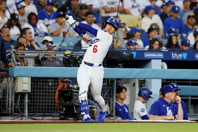 LA 다저스 김혜성이 5회 말 2아웃까지 노히트 피칭을 펼치던 워싱턴 내셔널스 선발투수 마이클 소로카를 상대로 장타를 뽑아내며 팀 타선의 물꼬를 텄다. 다저스는 7회 말 선두타자 김혜성의 실책 출루를 시작으로 7득점 빅이닝을 만들었고, 먼시와 오타니의 홈런포에 힘입어 13-7 대승을 거뒀다. 연합뉴스