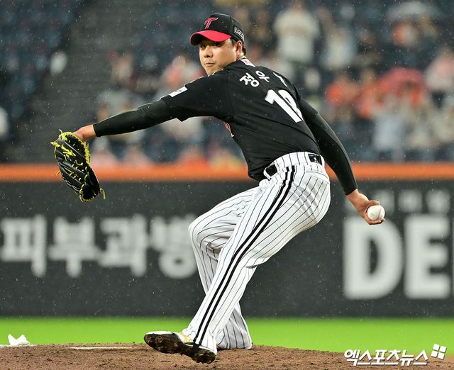 6월 15일 오후 대전 한화생명 볼파크에서 열린 2025 신한 SOL Bank KBO리그 LG 트윈스와 한화 이글스의 경기, 8회말 LG 정우영이 공을 힘차게 던지고 있다. 엑스포츠뉴스 DB