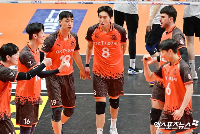 남자 프로배구 OK저축은행이 24일 공식 보도자료를 통해 경기도 안산에서 부산광역시로의 연고 이전을 공식 발표했다. 지난 2013년 창단 이후 12년 만에 연고지 이전을 결정했다. 사진 엑스포츠뉴스 DB