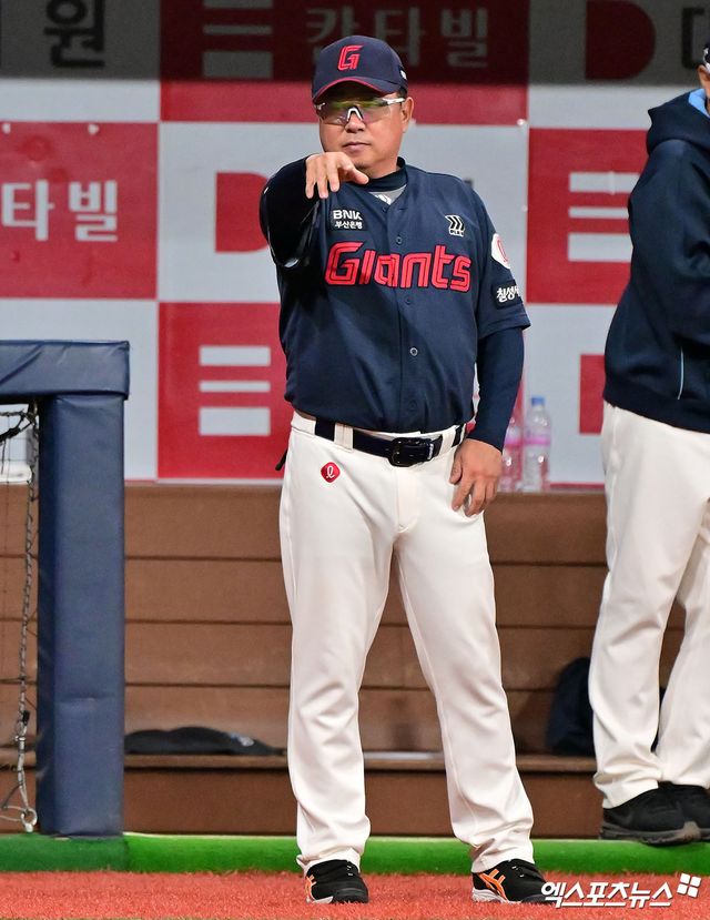 김태형 감독이 이끄는 롯데 자이언츠가 NC 다이노스와 24일 창원NC파크에서 2025 신한 SOL Bank KBO리그 팀 간 7차전을 치른다. 사진 엑스포츠뉴스 DB
