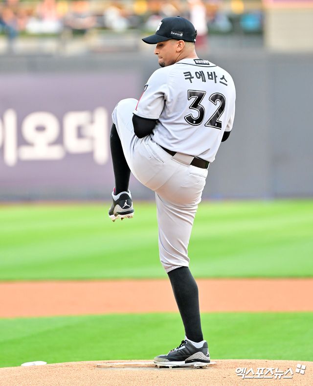 KT 위즈 선발투수 윌리엄 쿠에바스가 올해 정규시즌 경기에 등판해 투구하고 있다. 엑스포츠뉴스 DB