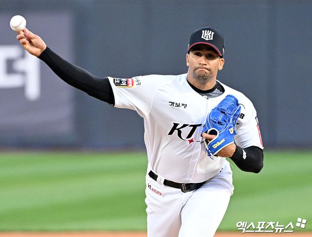KT 위즈 선발투수 윌리엄 쿠에바스가 올해 정규시즌 경기에 등판해 투구하고 있다. 엑스포츠뉴스 DB