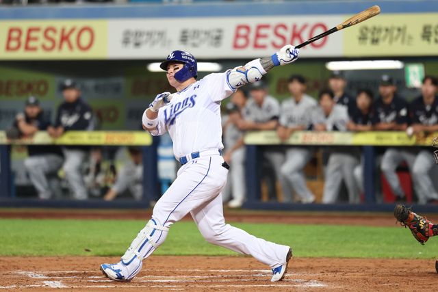 25일 대구삼성라이온즈파크에서 열린 2025 신한 SOL Bank KBO리그 한화 이글스와 삼성 라이온즈의 경기, 삼성이 7-2 승리를 거두고 3연패를 끊었다. 박병호는 4경기 연속 홈런을 터뜨리며 팀의 승리를 이끌었다. 삼성 라이온즈