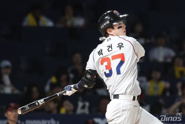 NC 다이노스 외야수 박건우가 25일 창원NC파크에서 열린 2025 신한 SOL Bank KBO리그 롯데 자이언츠와의 팀 간 7차전에서 2안타 1타점을 기록, 팀 승리를 이끌었다. 사진 NC 다이노스