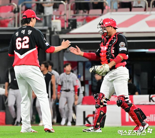 KIA 타이거즈 투수 정해영이 5시즌 연속 20세이브 고지에 세이브 단 한 개만을 남겼다. 정해영은 입단 6년 차 만에 이전 7시즌 연속 20세이브 기록을 보유한 구대성과 손승락에 이어 역대 세 번째 기록에 도전한다. 엑스포츠뉴스 DB