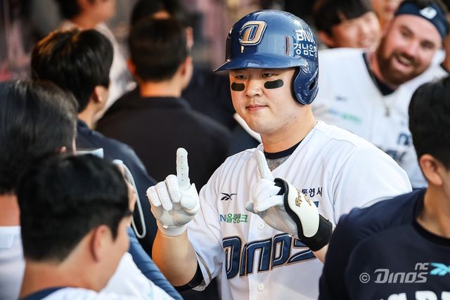 NC 다이노스 포수 김형준이 25일 창원NC파크에서 열린 2025 신한 SOL Bank KBO리그 롯데 자이언츠와의 팀 간 7차전에서 8회말 2점 홈런을 기록, 팀 승리를 견인했다. 사진 NC 다이노스