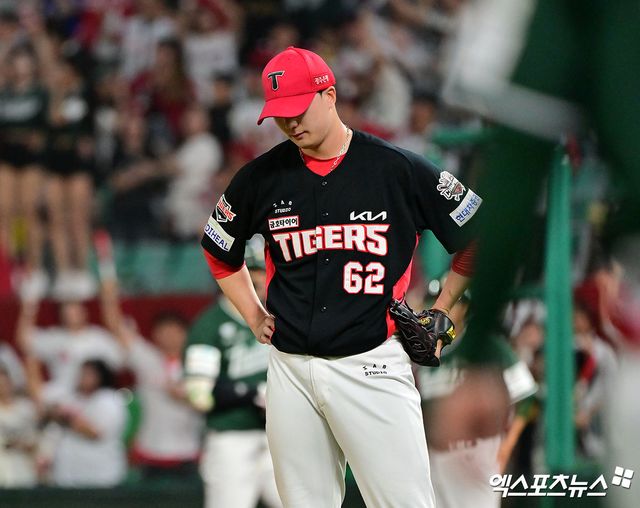 KIA 타이거즈 투수 정해영이 5시즌 연속 20세이브 고지에 세이브 단 한 개만을 남겼다. 정해영은 입단 6년 차 만에 이전 7시즌 연속 20세이브 기록을 보유한 구대성과 손승락에 이어 역대 세 번째 기록에 도전한다. 엑스포츠뉴스 DB
