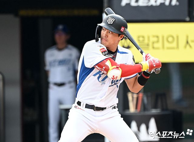 2024년 8월 10일 오후 수원KT위즈파크에서 열린 2024 신한 SOL Bank KBO리그 롯데 자이언츠와 KT 위즈의 경기, 천성호가 타격을 하고 있다. 엑스포츠뉴스 DB