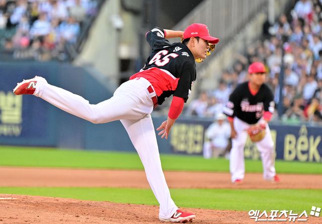  3일 오후 서울 송파구 잠실야구장에서 열린 '2025 신한 SOL Bank KBO리그' KIA 타이거즈와 두산 베어스의 경기, 6회말 KIA 성영탁이 공을 힘차게 던지고 있다. 엑스포츠뉴스 DB