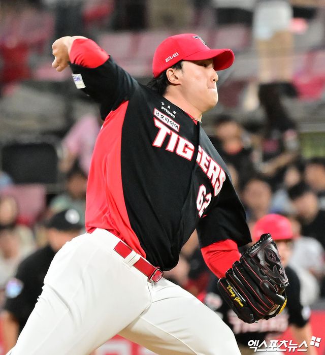 KIA 타이거즈 투수 정해영이 5시즌 연속 20세이브 고지에 세이브 단 한 개만을 남겼다. 정해영은 입단 6년 차 만에 이전 7시즌 연속 20세이브 기록을 보유한 구대성과 손승락에 이어 역대 세 번째 기록에 도전한다. 엑스포츠뉴스 DB