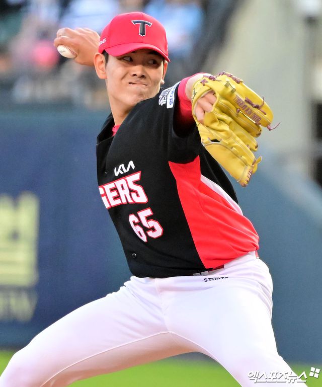 3일 오후 서울 송파구 잠실야구장에서 열린 '2025 신한 SOL Bank KBO리그' KIA 타이거즈와 두산 베어스의 경기, 6회말 KIA 성영탁이 공을 힘차게 던지고 있다. 엑스포츠뉴스 DB