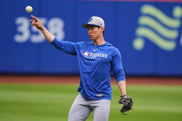 김혜성의 소속팀인 미국 메이저리그(MLB) 지난해 우승팀 LA 다저스는 26일 오전 9시40분부터 미국 콜로라도주 덴버 쿠어스필드에서 시작된 2025 MLB 콜로라도 로키스와 방문 경기 선발 라인업에서 외야수 한 자리로 김혜성 대신 마이클 콘포토를 골랐다. 김혜성은 지난 23일 워싱턴전에서 팀의 노히트 침묵을 깨는 2루타를 터트리며 활약했으나 이후 두 경기에서 연속 벤치로 밀렸다. 연합뉴스