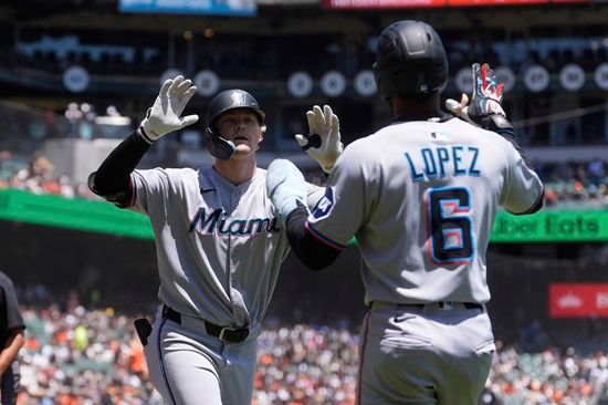 27일 미국 캘리포니아주 샌프란시스코의 오라클파크에서 열린 2025 메이저리그(MLB) 샌프란시스코 자이언츠와 마이애미 말린스와의 맞대결, 마이애미 카일 스타워스가 1회초 스리런포로 선취점을 가져왔다. 연합뉴스