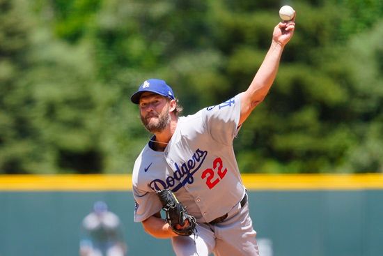 6월 27일(한국시간) 미국 콜로라도주 덴버의 쿠어스필드에서 열린 2025 메이저리그(MLB) 콜로라도 로키스와 LA 다저스 간의 맞대결, 다저스 선발투수 클레이튼 커쇼가 6이닝 2피안타(1피홈런) 4탈삼진 1실점 퀄리티스타트 피칭을 펼쳤다. 그는 통산 3000K 대기록까지 탈삼진 3개를 남겨뒀다. 연합뉴스