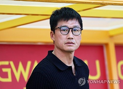 대한축구협회는 26일 보도자료를 통해 FIFA가 전날 발송한 공식 서한을 통해 광주FC 선수들의 출전 자격 관련 사안을 검토해 국내 대회에서의 선수 자격 판단은 KFA의 규정과 권한에 따라 이루어져야 한다는 점을 분명히 했다고 알렸다.&nbsp;연합뉴스