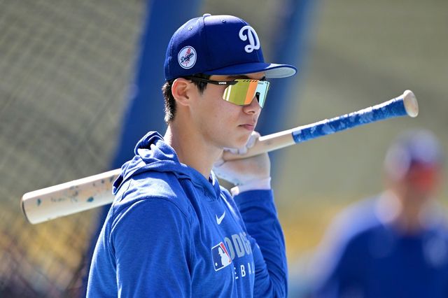 김혜성의 소속팀인 미국 메이저리그(MLB) 지난해 우승팀 LA 다저스는 26일 오전 9시40분부터 미국 콜로라도주 덴버 쿠어스필드에서 시작된 2025 MLB 콜로라도 로키스와 방문 경기 선발 라인업에서 외야수 한 자리로 김혜성 대신 마이클 콘포토를 골랐다. 김혜성은 지난 23일 워싱턴전에서 팀의 노히트 침묵을 깨는 2루타를 터트리며 활약했으나 이후 두 경기에서 연속 벤치로 밀렸다. 연합뉴스