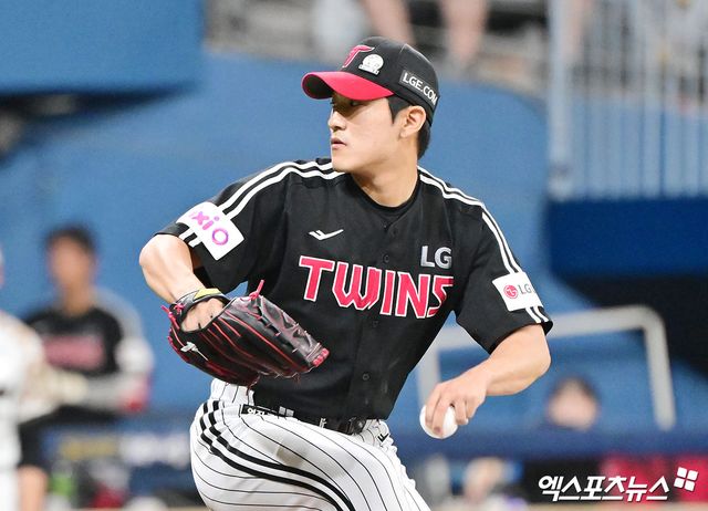 LG 트윈스에서 KT 위즈로 트레이드된 투수 임준형이 정규시즌 경기에 등판해 투구하고 있다. LG와 KT는 25일 1대2 트레이드를 통해 투수 임준형과 내야수 천성호, 포수 김준태를 맞바꿨다. 엑스포츠뉴스 DB