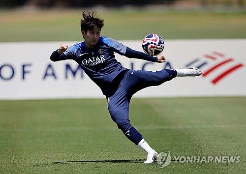 프랑스 매체 '라이브풋'이 25일(한국시간) 이적을 알아보고 있는 이강인에게 아스널과 나폴리, 두 구단이 경쟁할 것으로 예상된다고 보도했다.&nbsp;연합뉴스