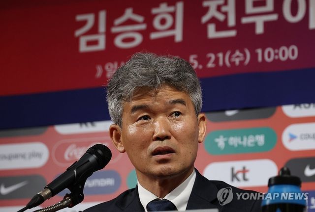 대한축구협회는 26일 보도자료를 통해 FIFA가 전날 발송한 공식 서한을 통해 광주FC 선수들의 출전 자격 관련 사안을 검토해 국내 대회에서의 선수 자격 판단은 KFA의 규정과 권한에 따라 이루어져야 한다는 점을 분명히 했다고 알렸다.&nbsp;연합뉴스
