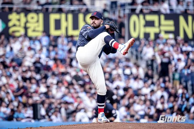 롯데 자이언츠 외국인 투수 알렉 감보아가 26일 창원NC파크에서 열린 2025 신한 SOL Bank KBO리그 NC 다이노스와의 팀 간 8차전에 선발등판, 5.2이닝 5실점 2자책으로 승리투수가 됐다. 사진 롯데 자이언츠
