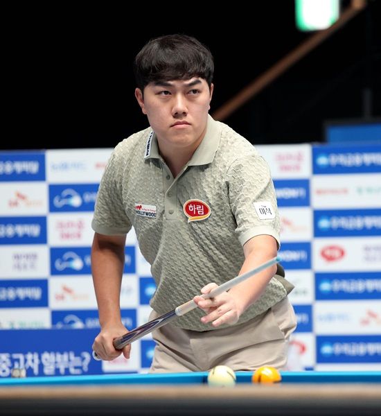 PBA의 강호 조재호(NH농협카드), 세미 사이그너(튀르키예·웰컴저축은행)가 시즌 개막전 우리금융캐피탈 PBA-LPBA 챔피언십 128강에서 탈락했다. PBA 데뷔전을 치른 김준태(하림) 역시 애버리지 3.042를 기록하고도 128강의 문턱을 넘지 못했다. PBA