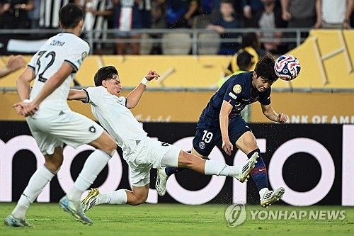 프랑스 매체 '라이브풋'이 25일(한국시간) 이적을 알아보고 있는 이강인에게 아스널과 나폴리, 두 구단이 경쟁할 것으로 예상된다고 보도했다.&nbsp;연합뉴스