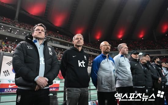 나폴리 지역 방송 '키스키스 나폴리'가 27일(한국시간) 스트링가라가 매체의 한 프로그램과 가진 인터뷰에서 최근 나폴리와 이적설이 있는 이강인에 대해 극찬했다.&nbsp;엑스포츠뉴스DB