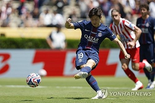 나폴리 지역 방송 '키스키스 나폴리'가 27일(한국시간) 스트링가라가 매체의 한 프로그램과 가진 인터뷰에서 최근 나폴리와 이적설이 있는 이강인에 대해 극찬했다.&nbsp;연합뉴스