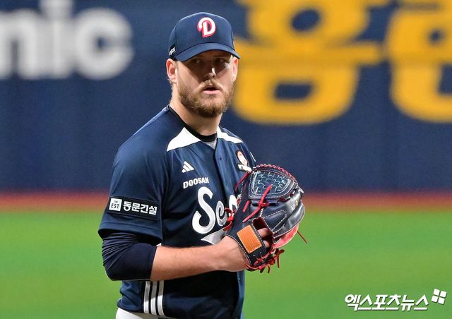 24일 오후 서울 구로구 고척스카이돔에서 열린 '2025 신한 SOL Bank KBO리그' 두산 베어스와 키움 히어로즈의 경기, 1회말 두산 선발투수 콜 어빈이 공을 힘차게 던지고 있다. 엑스포츠뉴스 DB