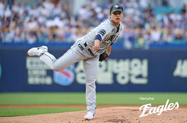 26일 대구 삼성 라이온즈파크에서 열린 2025 신한 SOL Bank KBO리그 한화 이글스와 삼성 라이온즈의 경기, 한화 선발투수 문동주는 5⅔이닝 5피안타(1피홈런) 1볼넷 4탈삼진 1실점으로 호투하고 37일 만에 승리투수가 됐다. 한화 이글스