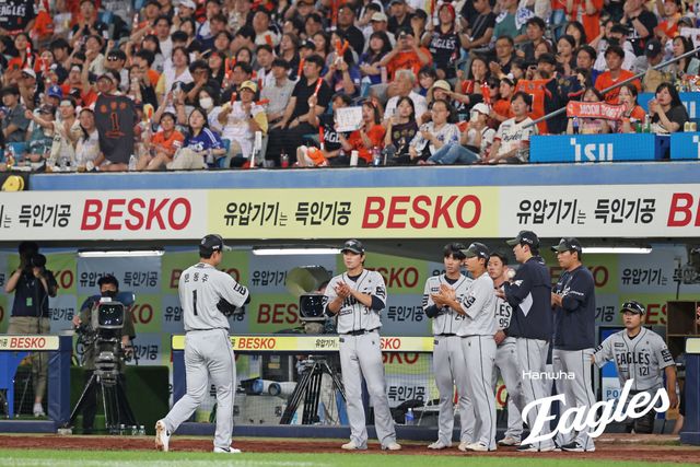 26일 대구 삼성 라이온즈파크에서 열린 2025 신한 SOL Bank KBO리그 한화 이글스와 삼성 라이온즈의 경기, 한화 선발투수 문동주는 5⅔이닝 5피안타(1피홈런) 1볼넷 4탈삼진 1실점으로 호투하고 37일 만에 승리투수가 됐다. 한화 이글스