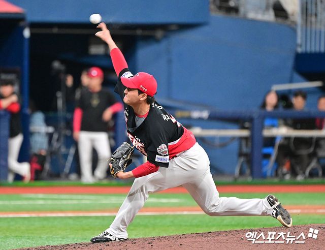 26일 오후 서울 구로구 고척스카이돔에서 열린 '2025 신한 SOL Bank KBO리그' KIA 타이거즈와 키움 히어로즈의 경기, 7회말 KIA 전상현이 공을 힘차게 던지고 있다. 고척, 김한준 기자