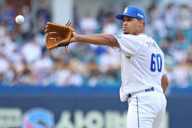 지난 26일 대구 삼성라이온즈파크에서 열린 2025 신한 SOL Bank KBO리그 삼성 라이온즈와 한화 이글스의 경기, 데니 레예스의 대체 외국인으로 합류한 헤르손 가라비토가 최고 155km/h 강속구를 앞세워 5이닝 무실점 완벽한 데뷔전을 치렀다. 삼성 라이온즈